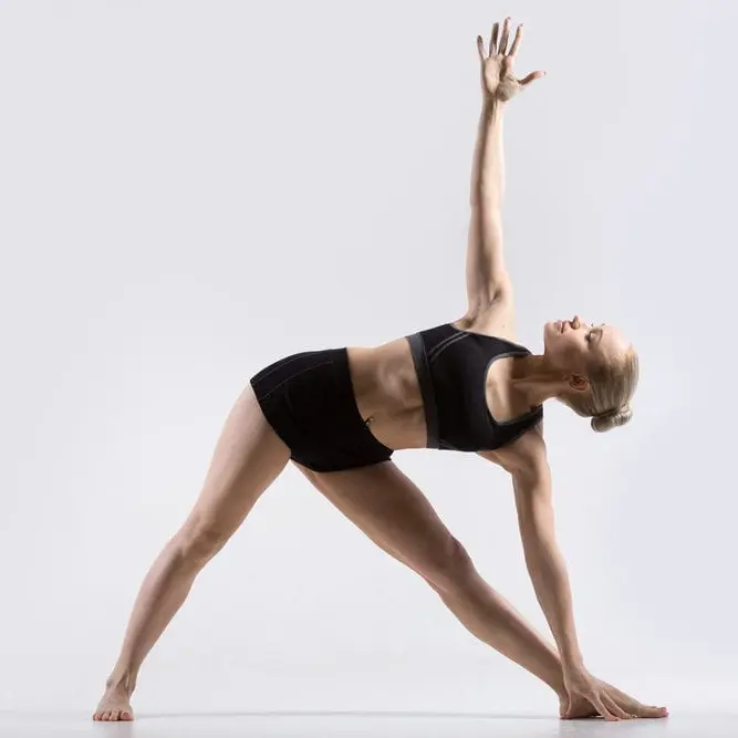 Поза треугольника